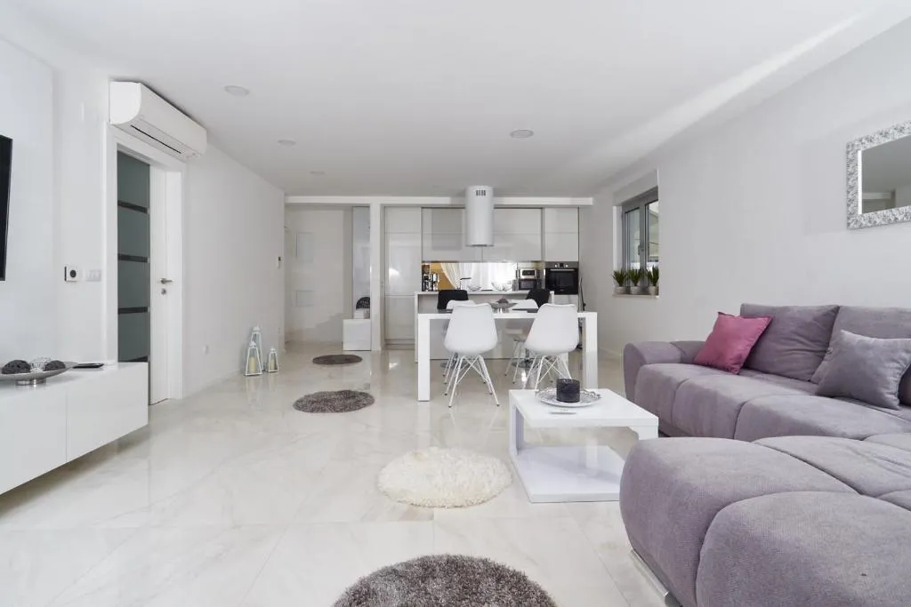 Image of Brand new Apartment S & U