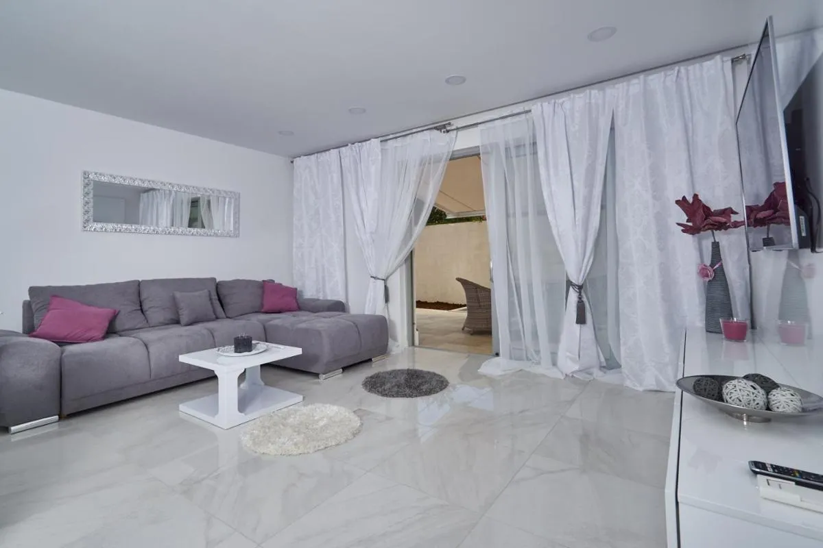 Image 2 of Brand new Apartment S & U