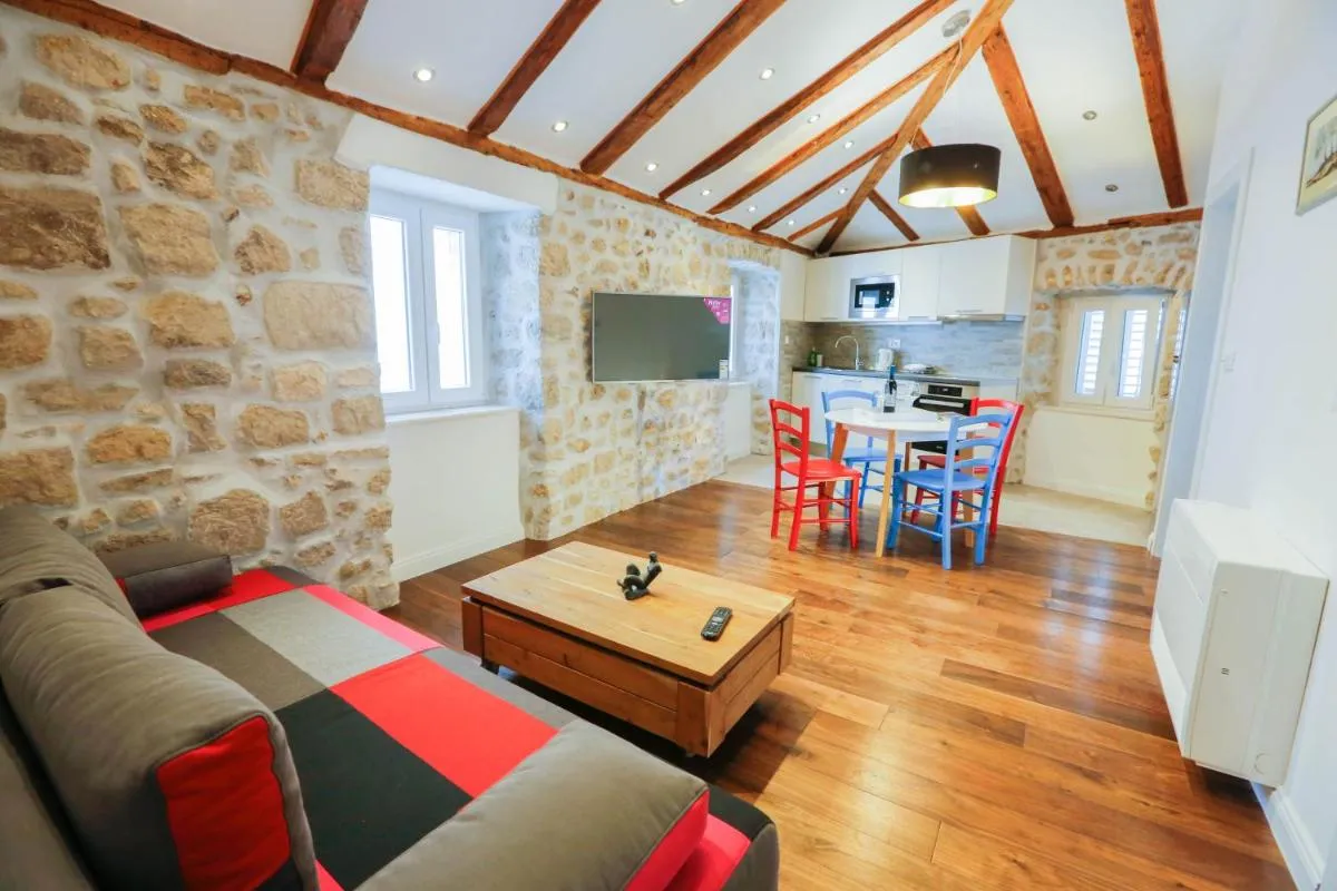 Image 4 of Castellum Apartments