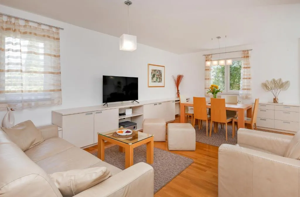 Image of Comfortable Apartment Laura Lapad with garage