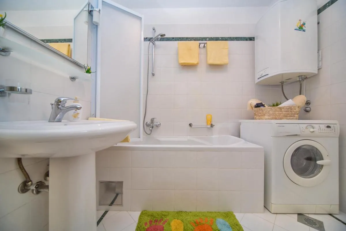 Image 2 of Comfortable Apartment Laura Lapad with garage