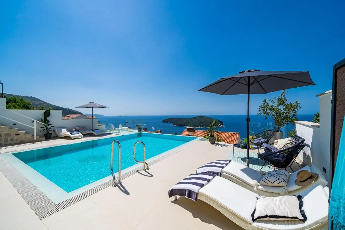 Image 6 of Cosy Loft w Private Pool & Patio