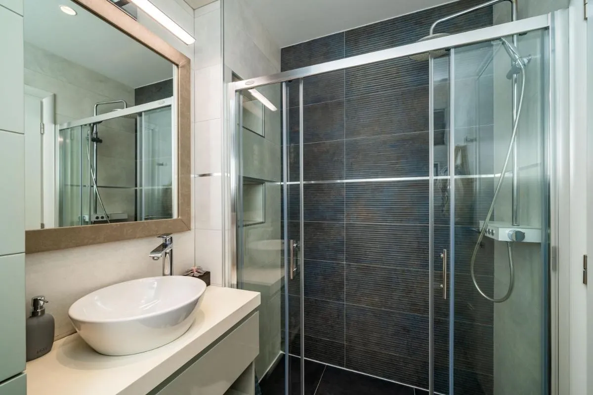 Image 2 of Crown Apartments – Diamond Studio