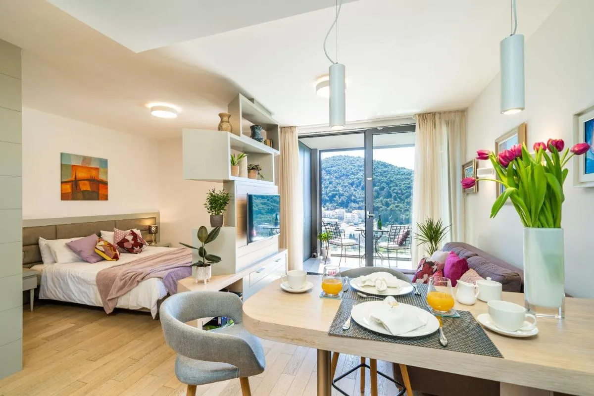 Image 1 of Crown Apartments – Diamond Studio