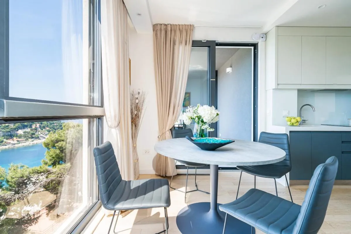 Image 3 of Crown Apartments – Emerald 1 BD