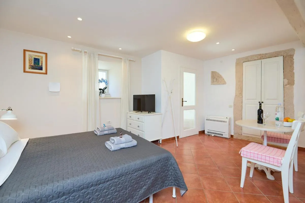 Image 4 of Doria Apartments