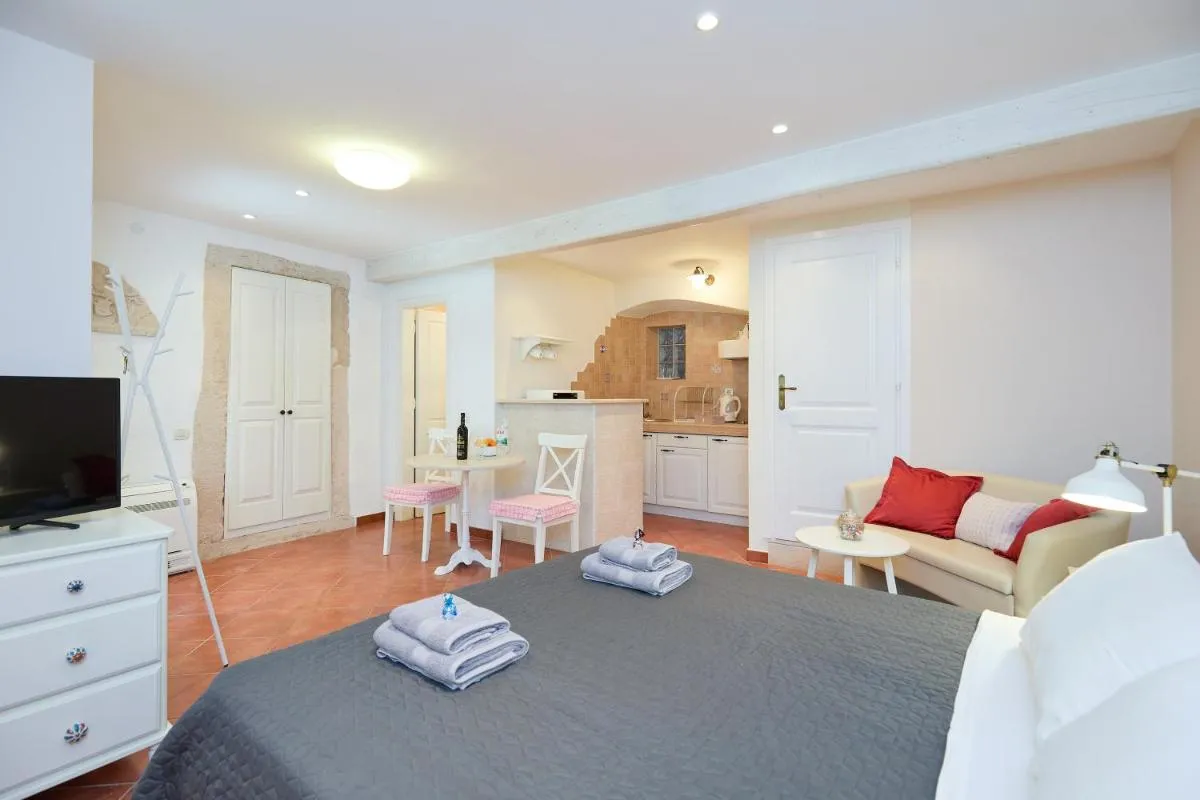 Image 1 of Doria Apartments