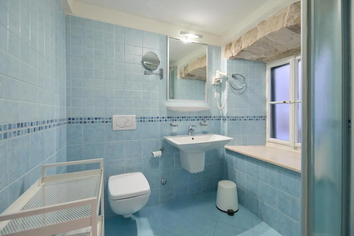 Image 5 of Doria Apartments