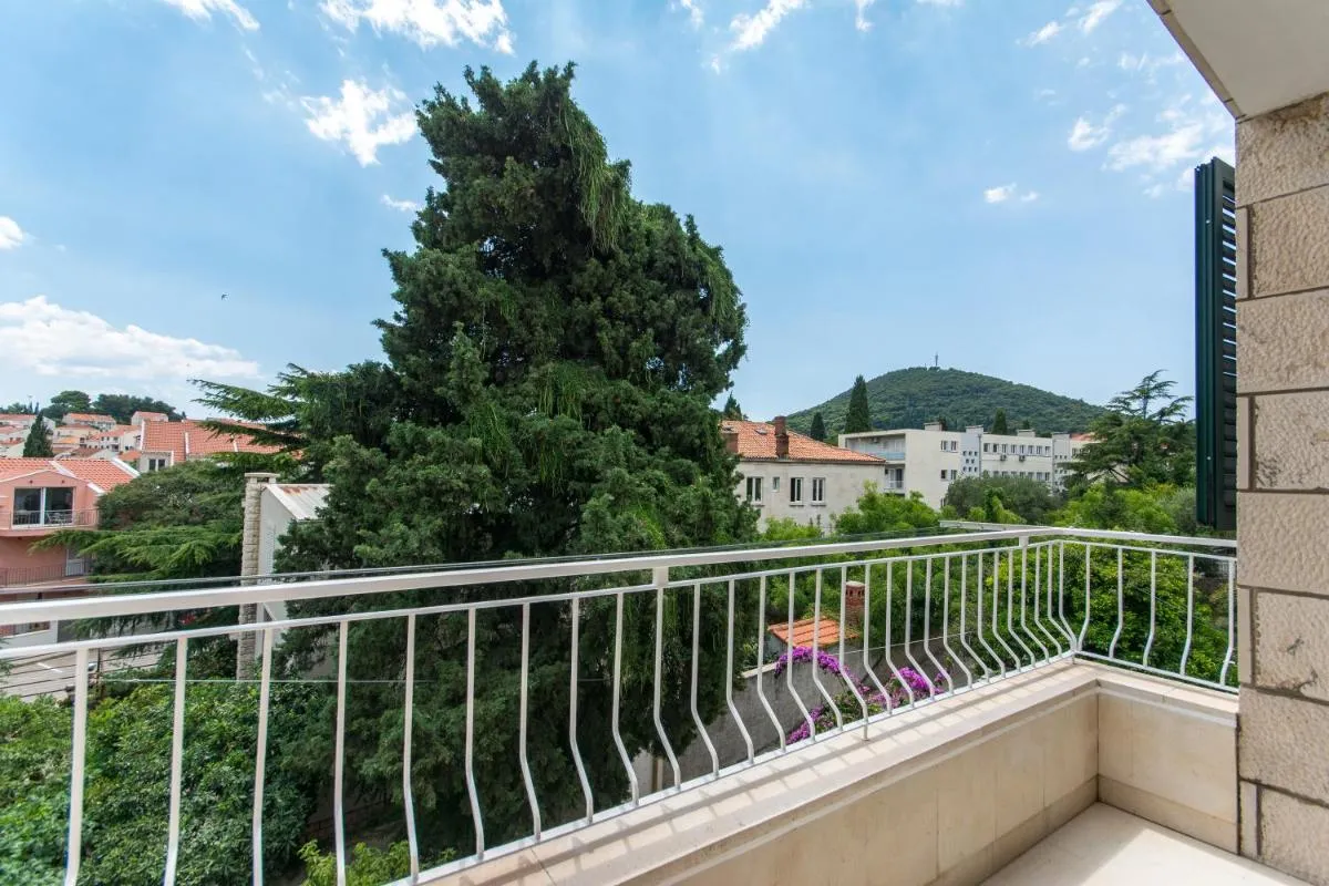 Image 5 of Flora three bedroom apartment near beach