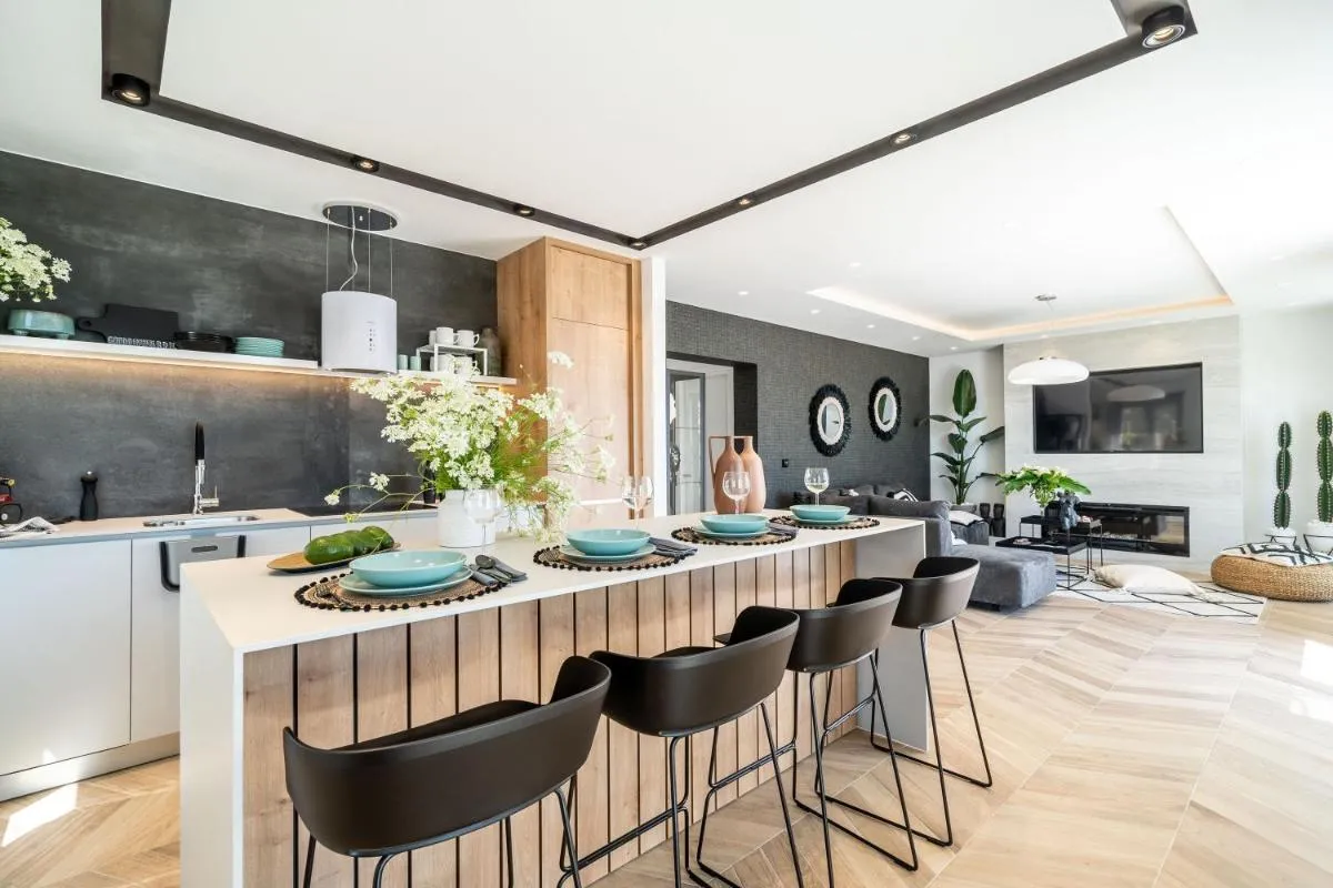 Image 4 of Gorgeous Ground Floor w/ Minipool & Patio