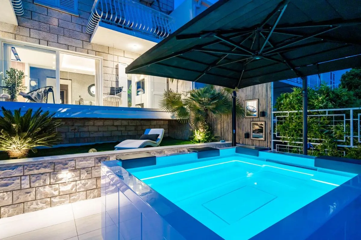 Image 3 of Gorgeous Ground Floor w/ Minipool & Patio
