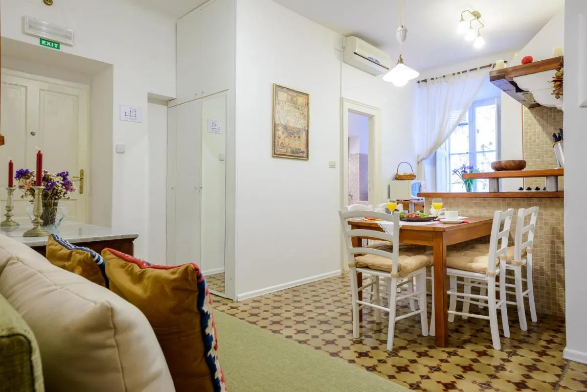 Image 3 of Guest House Flores