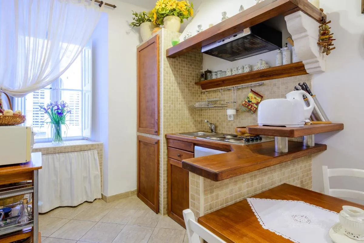 Image 2 of Guest House Flores