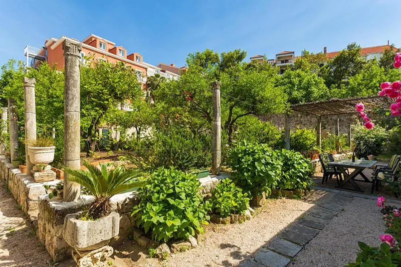 Image 5 of Heritage Dvori with garden, free parking next to sea beautiful location