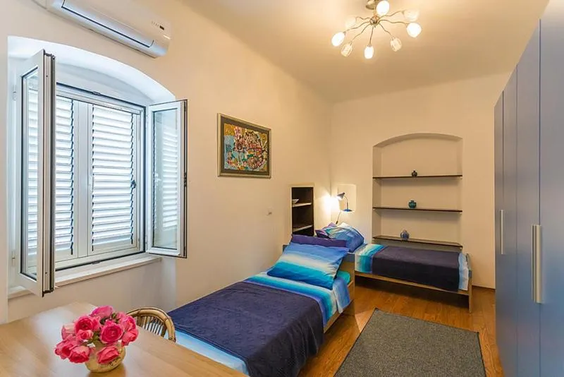 Image 1 of Heritage Dvori with garden, free parking next to sea beautiful location