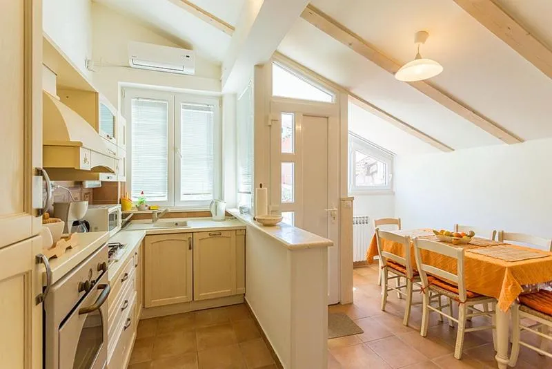 Image 3 of Heritage Dvori with garden, free parking next to sea beautiful location