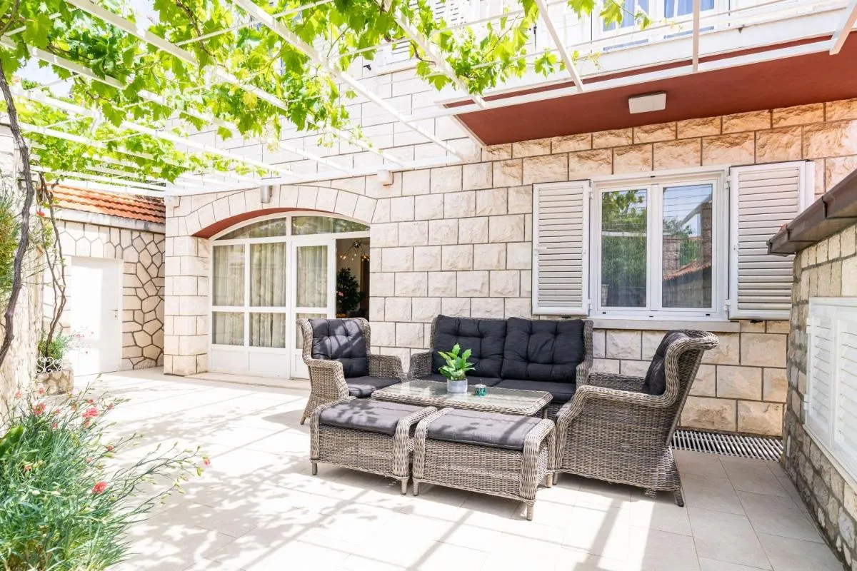 Image 1 of Holiday Home King