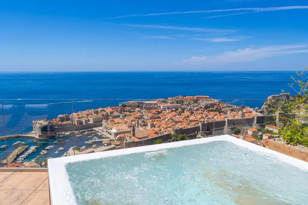 Image of KINGS LANDING 5 stars PENTHOUSE