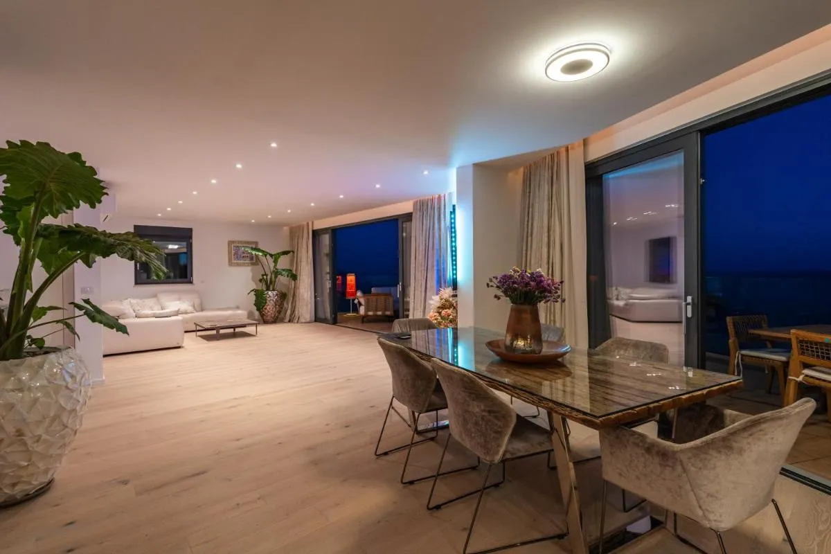 Image 6 of KINGS LANDING 5 stars PENTHOUSE