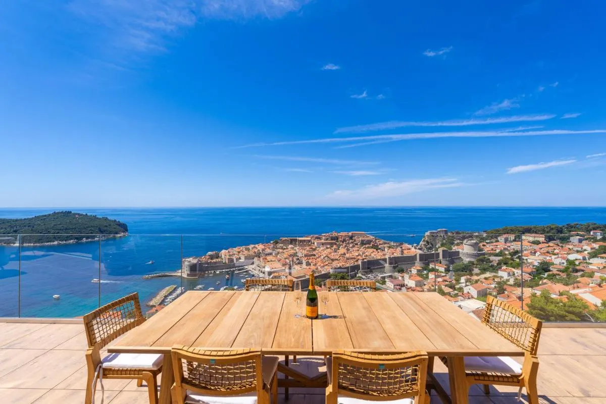 Image 3 of KINGS LANDING 5 stars PENTHOUSE
