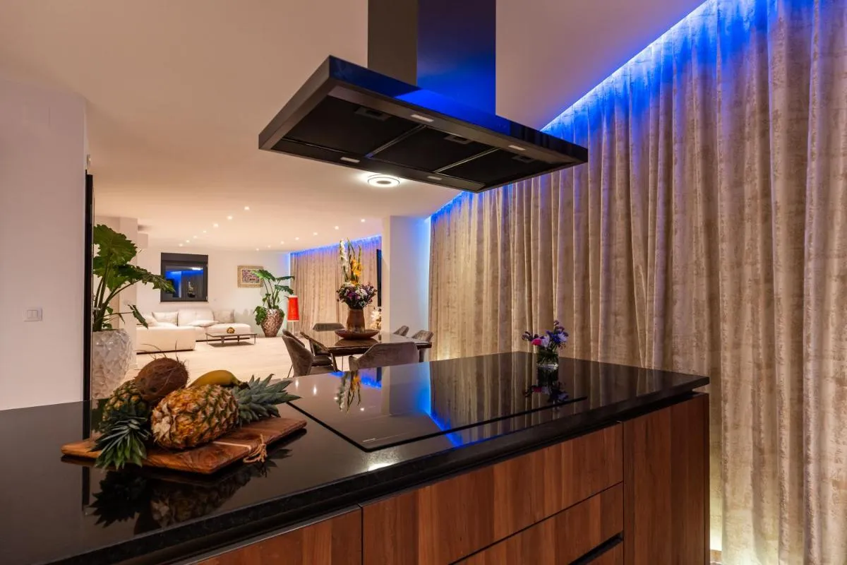 Image 5 of KINGS LANDING 5 stars PENTHOUSE