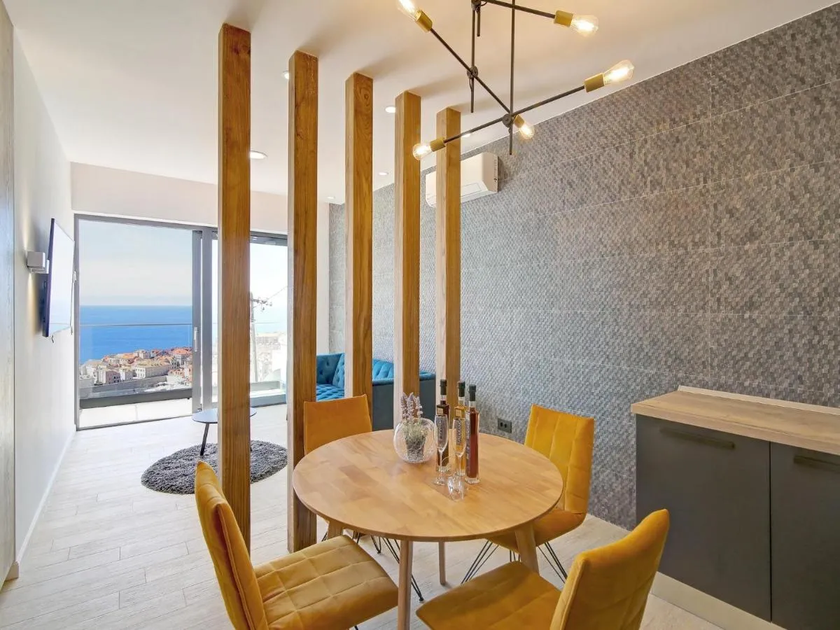 Image 3 of Luxury Amarin Apartment