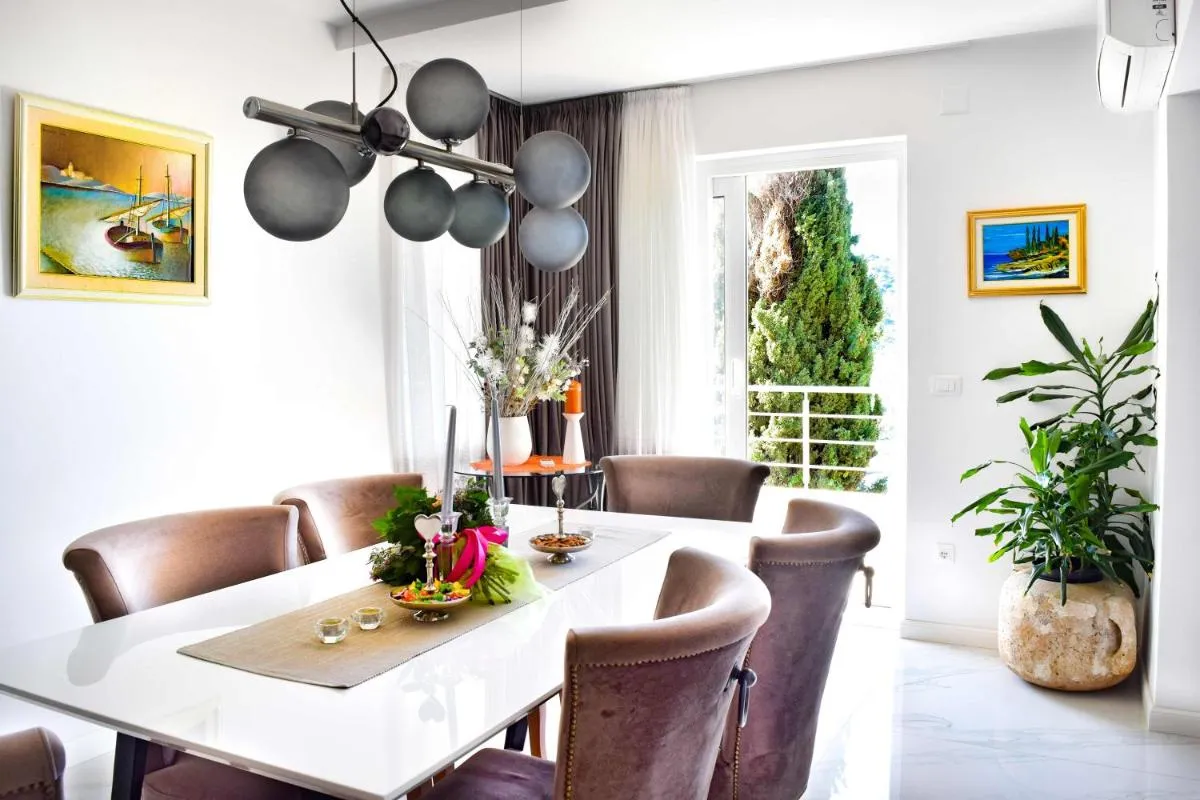 Image 3 of Luxury Apartment Mrs. Perfect