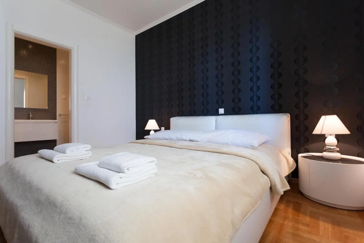 Image 1 of Luxury Apartments Con Vista