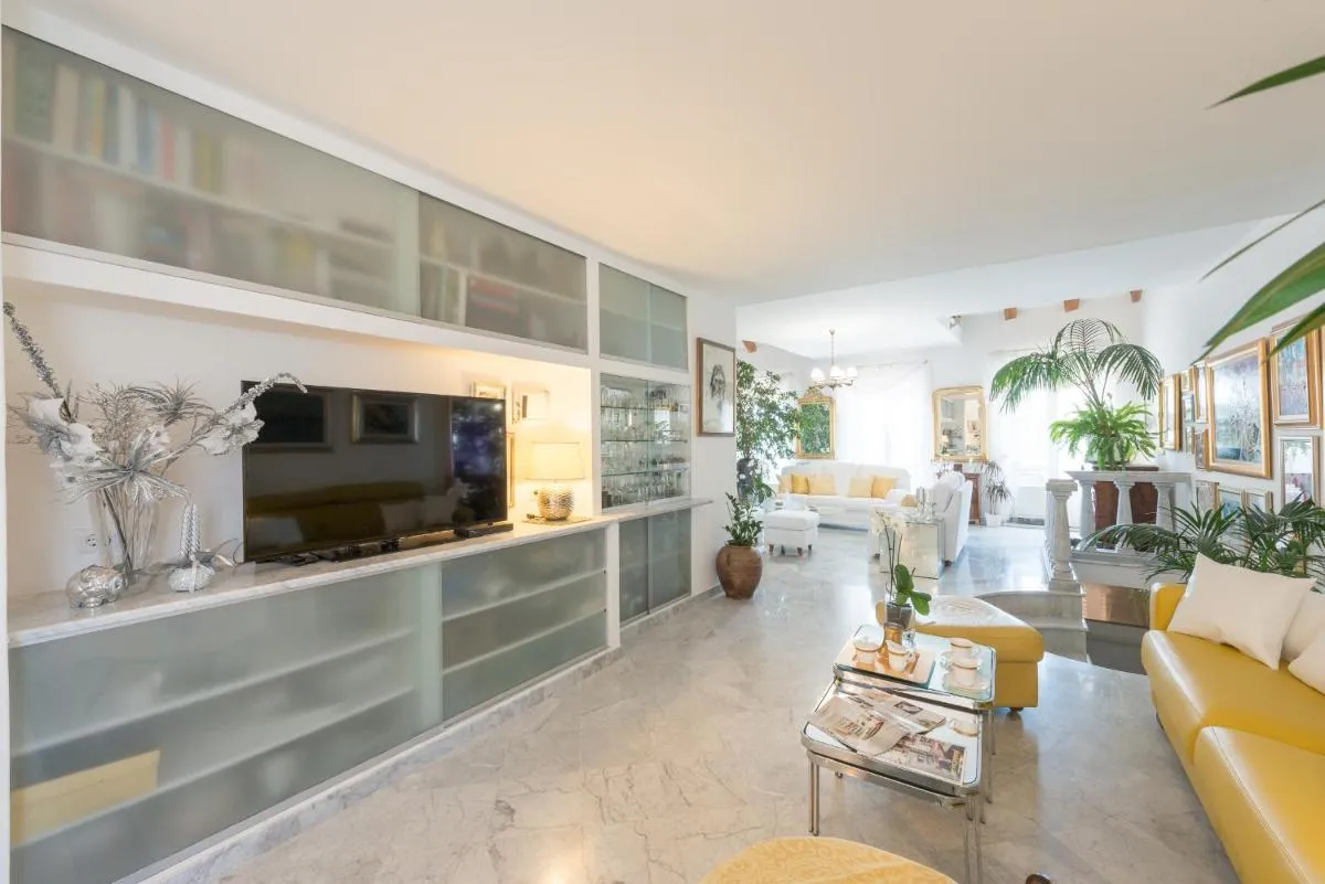 Image 2 of Luxury Old Town Apartment with breathtaking sea view