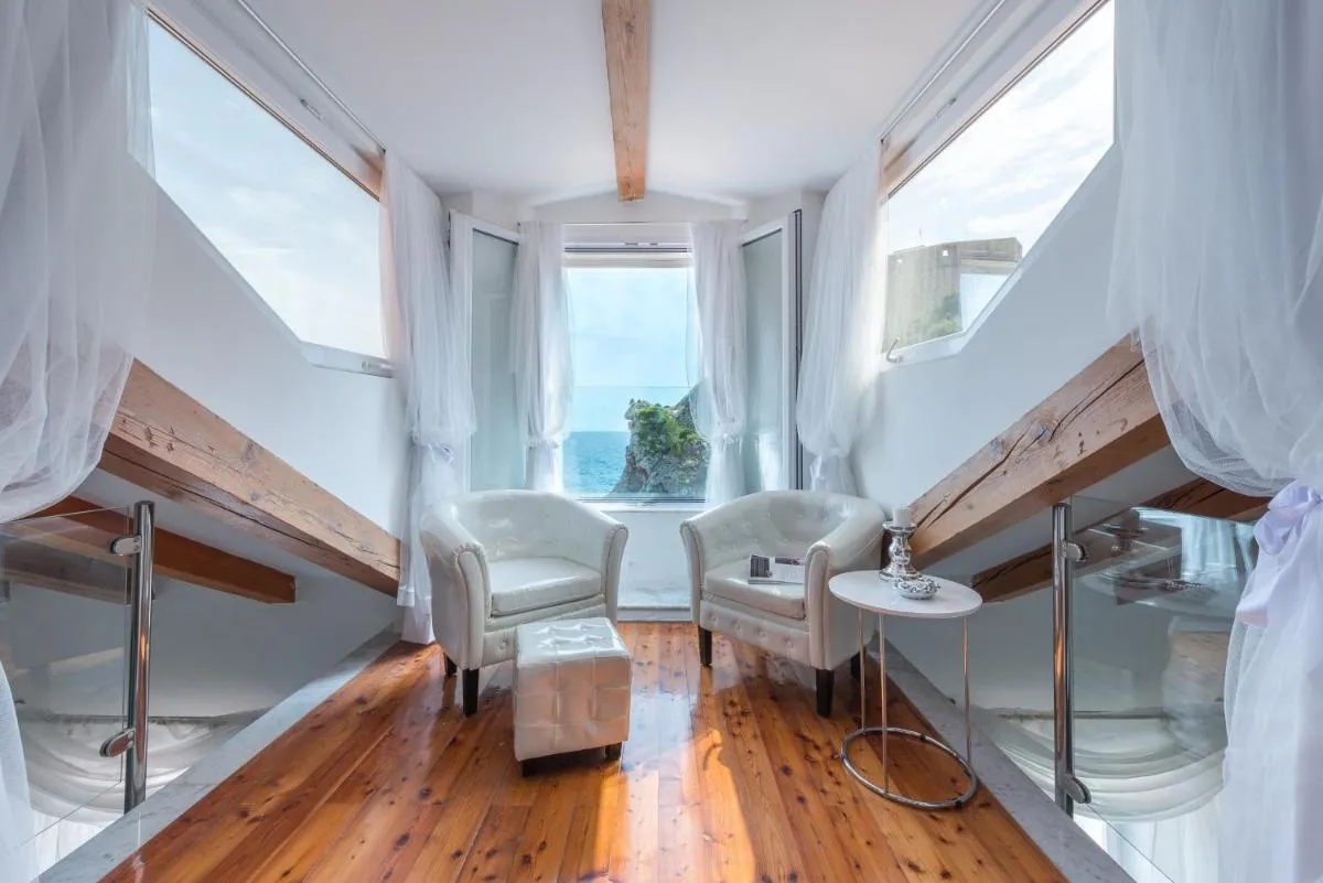 Image 6 of Luxury Old Town Apartment with breathtaking sea view