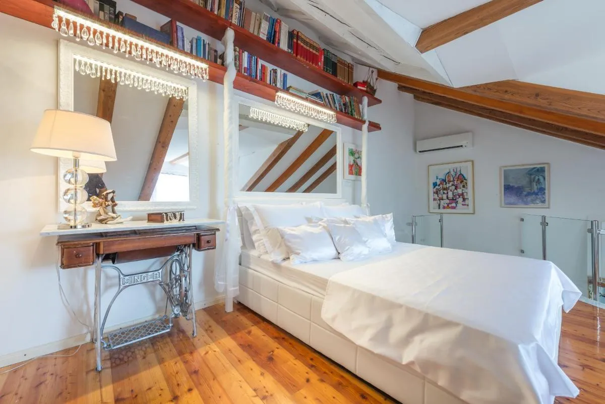 Image 1 of Luxury Old Town Apartment with breathtaking sea view