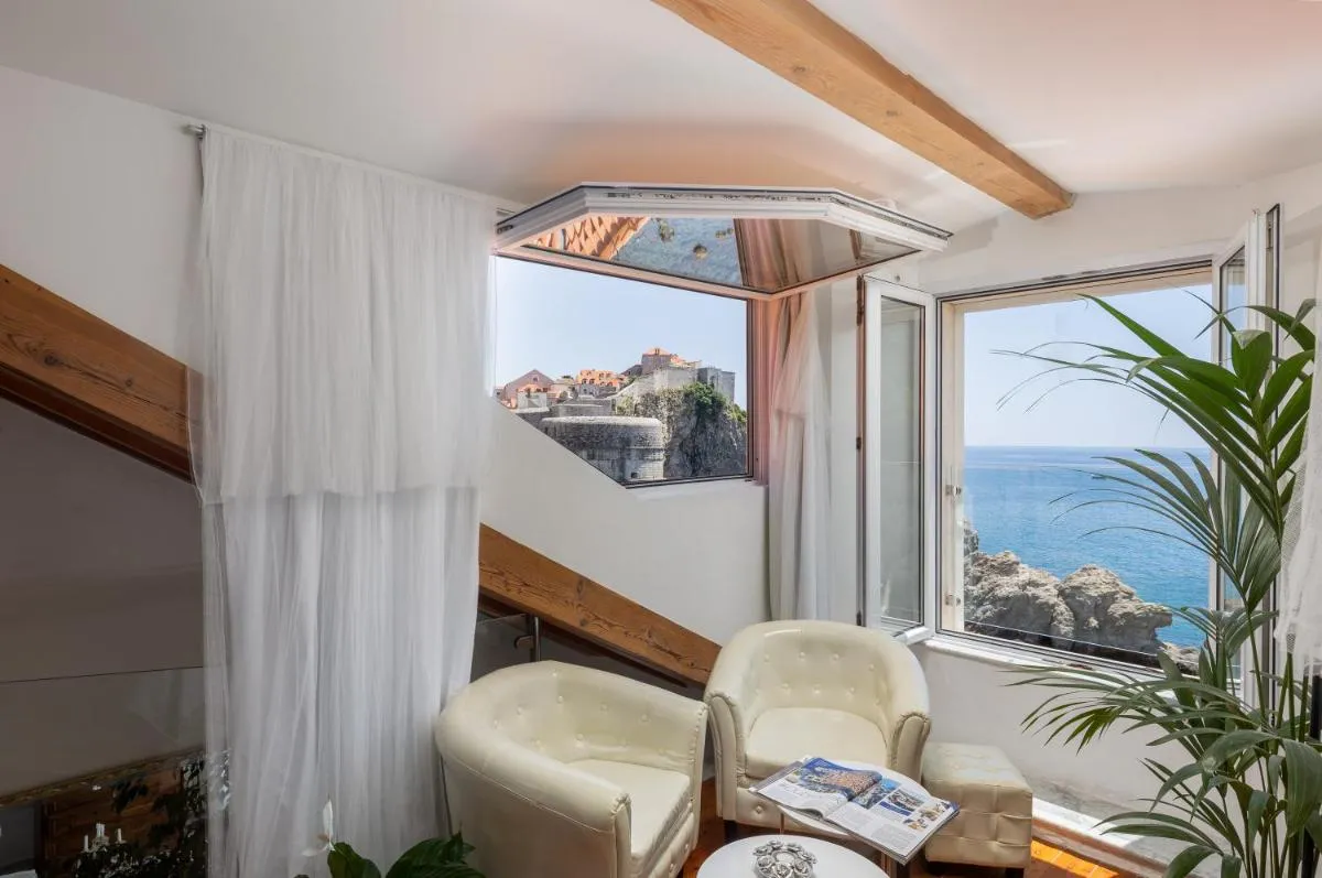 Image 4 of Luxury Old Town Apartment with breathtaking sea view