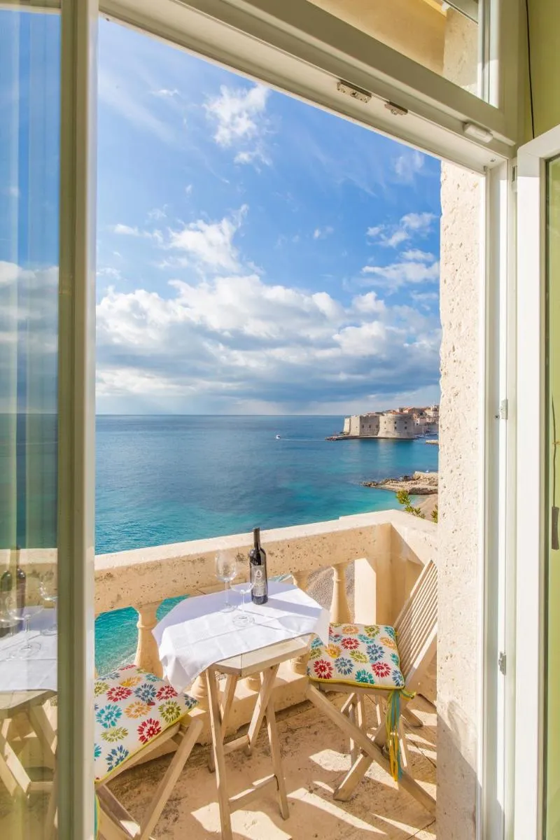 Image 5 of Luxury Seafront Apartment Banje