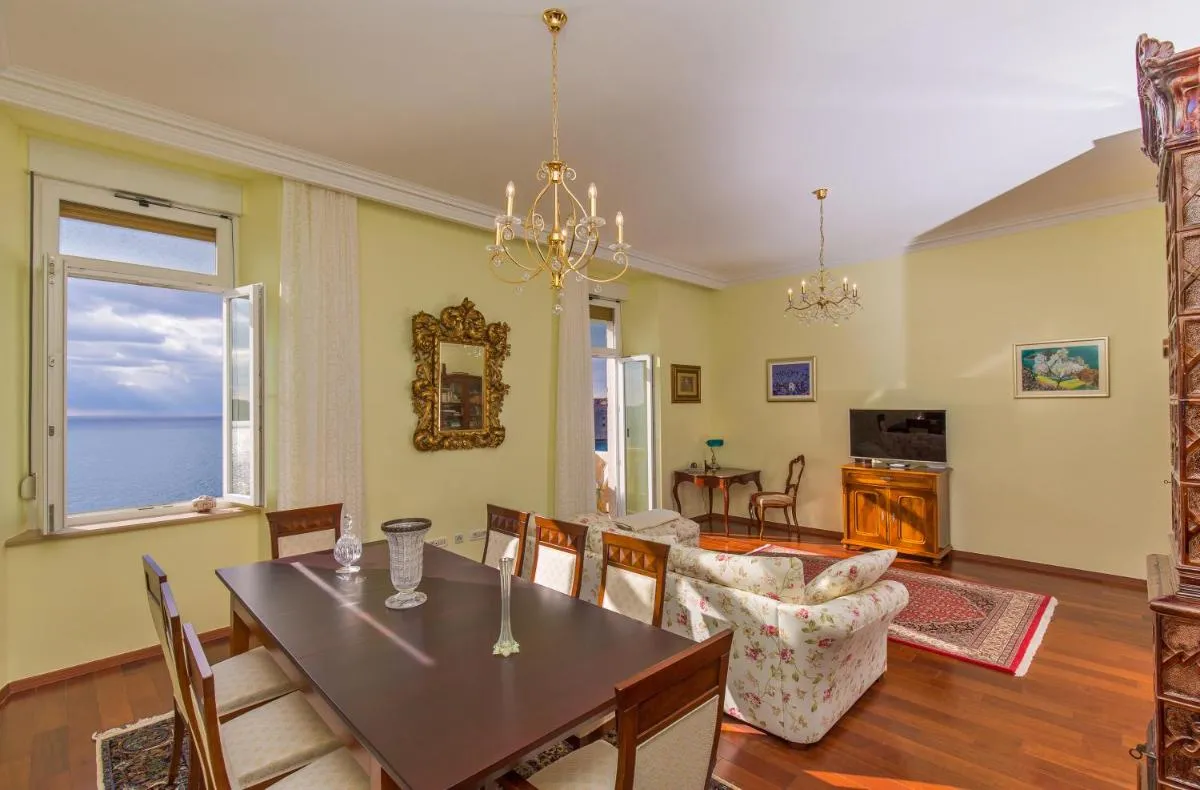 Image 3 of Luxury Seafront Apartment Banje
