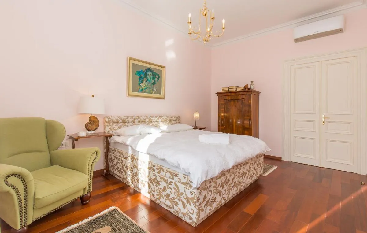 Image 6 of Luxury Seafront Apartment Banje