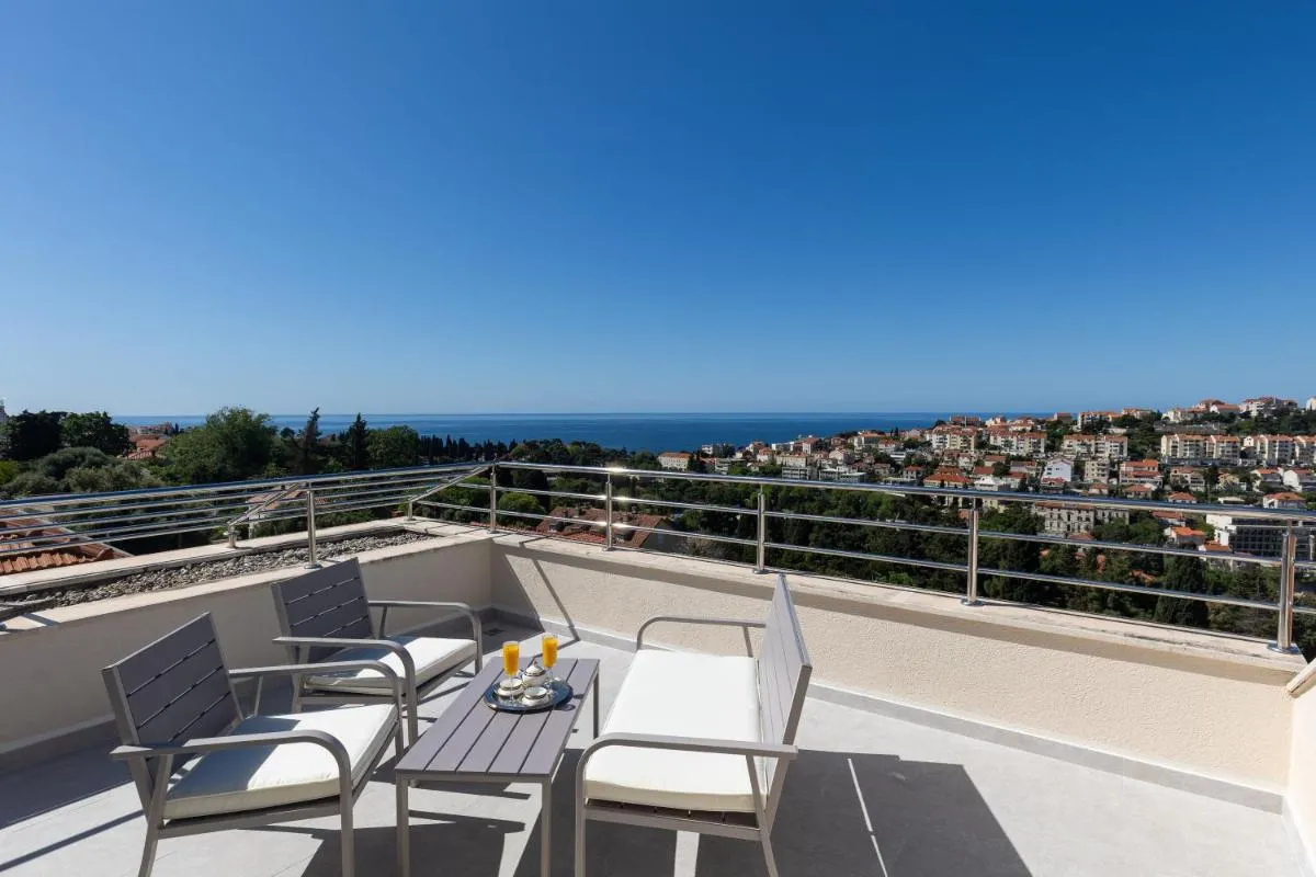 Image 2 of MARLEA sea-view apartments