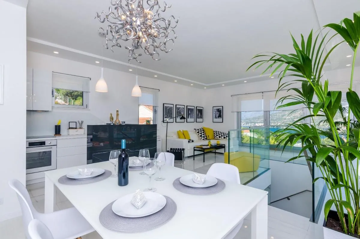 Image 4 of Modern Luxury Villa with Swimming Pool – Bayside View