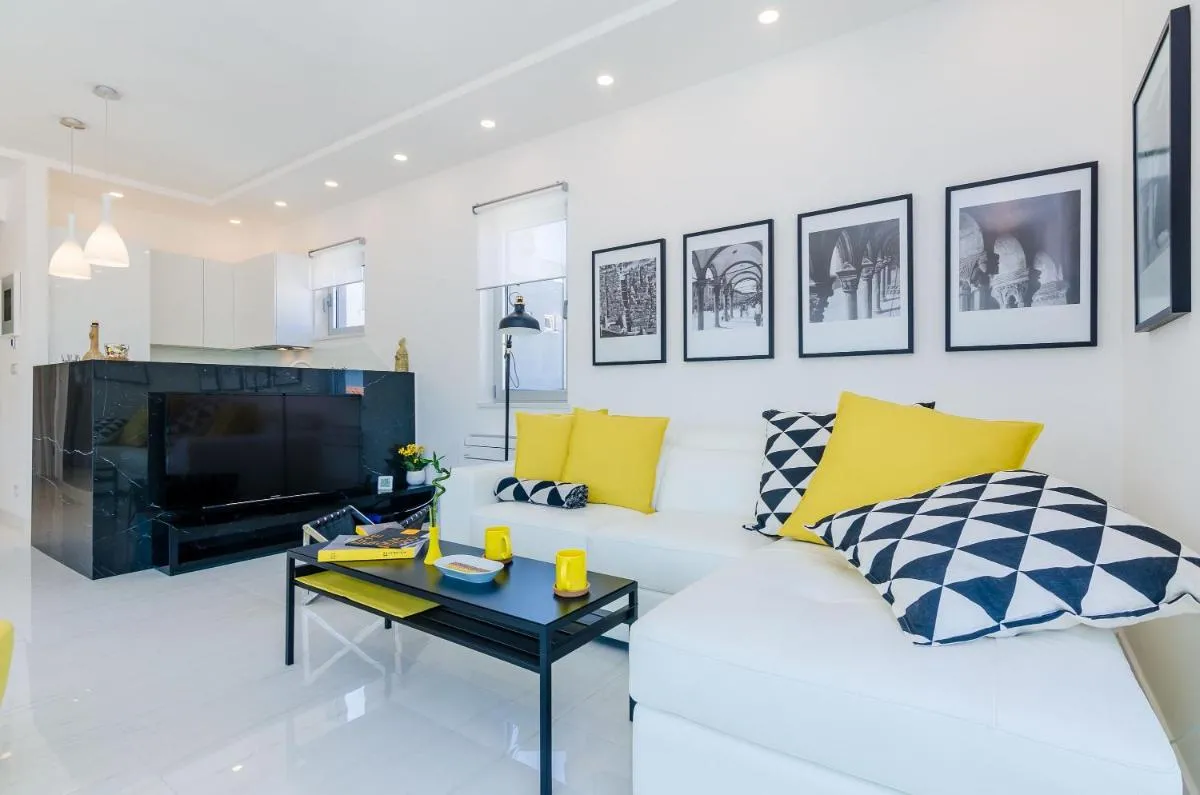 Image 5 of Modern Luxury Villa with Swimming Pool – Bayside View