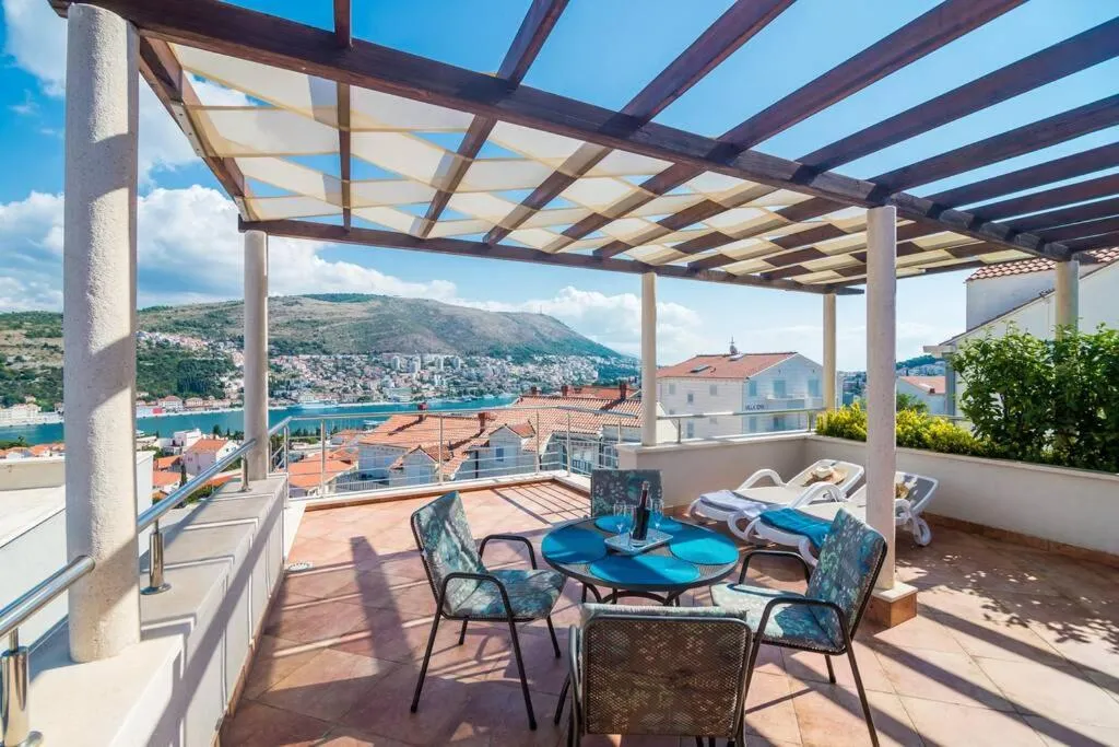 Image 6 of Modern Villa with Swimming Pool – Penthouse