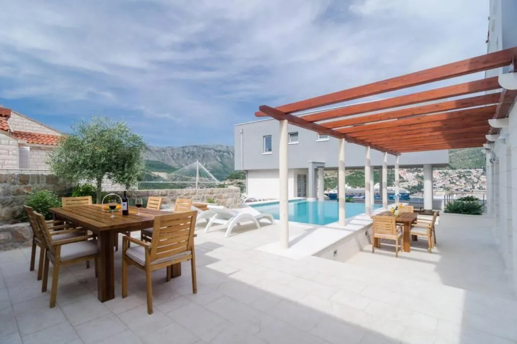 Image 3 of Modern Villa with Swimming Pool – Penthouse