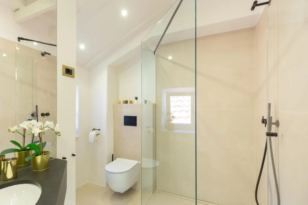 Image 2 of Old Town House with Floor Heating & Lush Private Garden