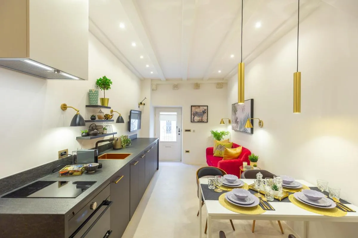 Image 3 of Old Town House with Floor Heating & Lush Private Garden