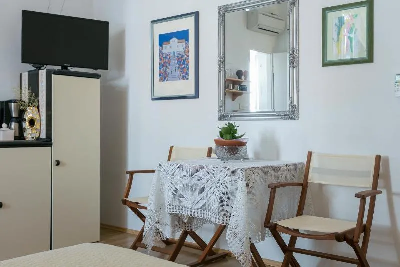 Image 3 of Old Town Port Apartments
