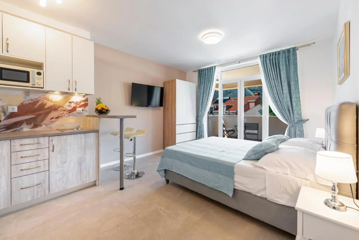 Image 3 of Oyo Deluxe Apartments