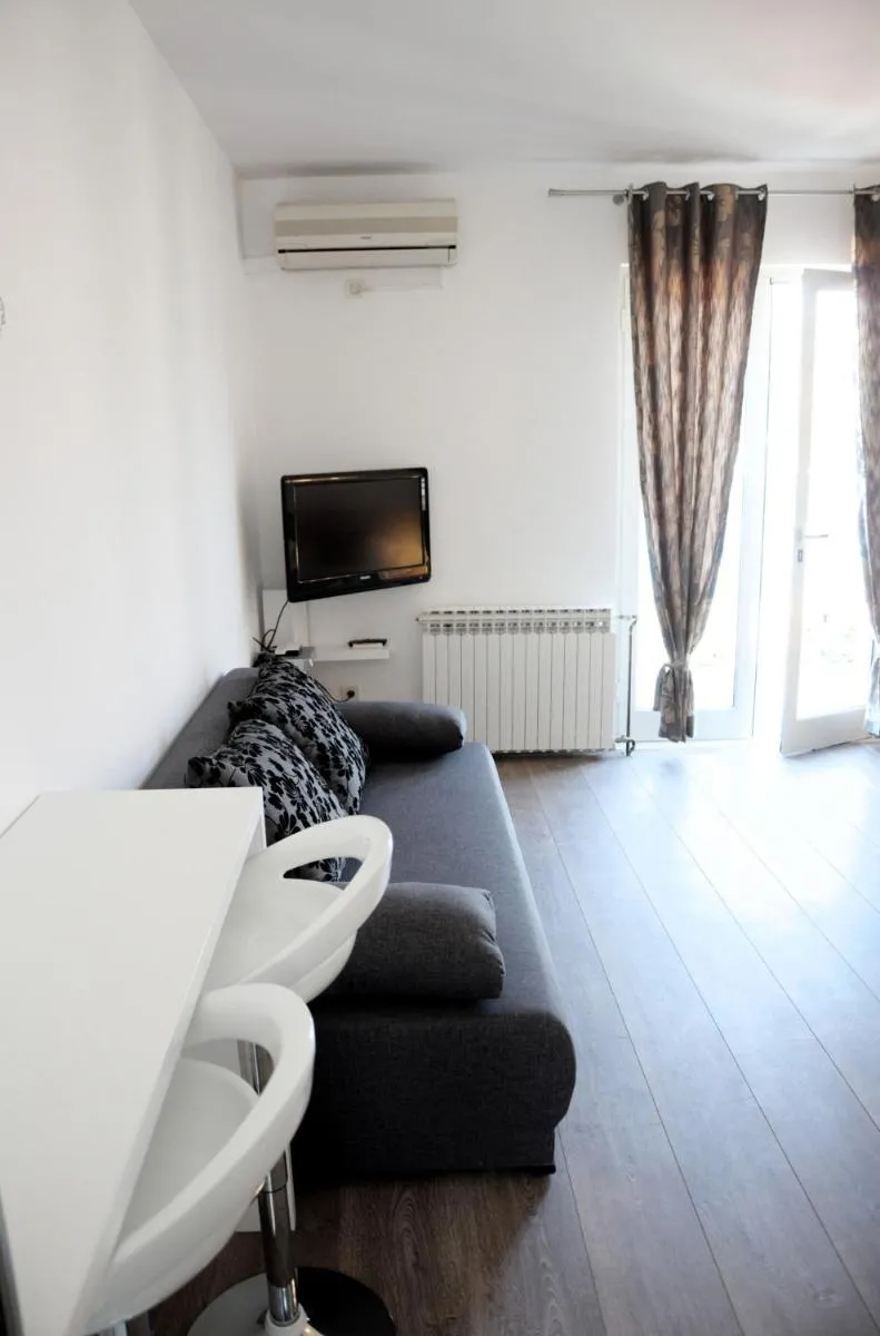 Image 5 of Paradis Apartments