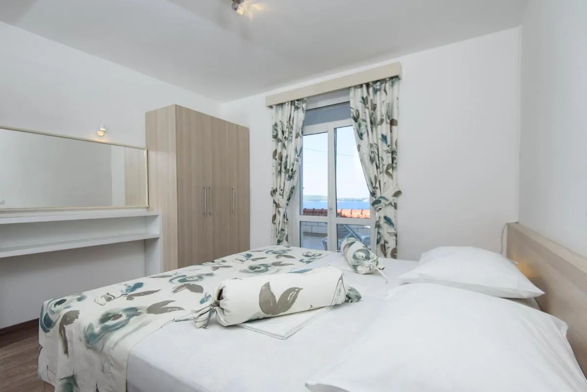 Image 1 of Paradis Apartments