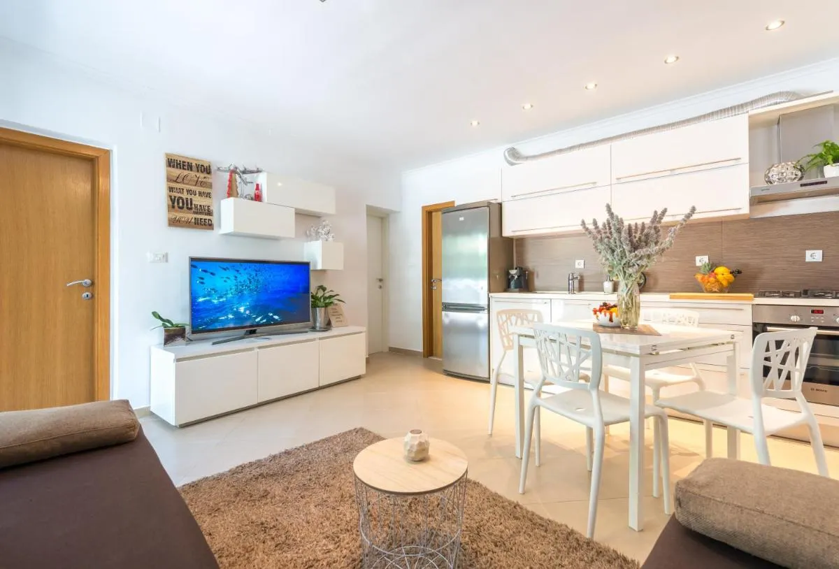 Image 4 of Petka Hill Apartments