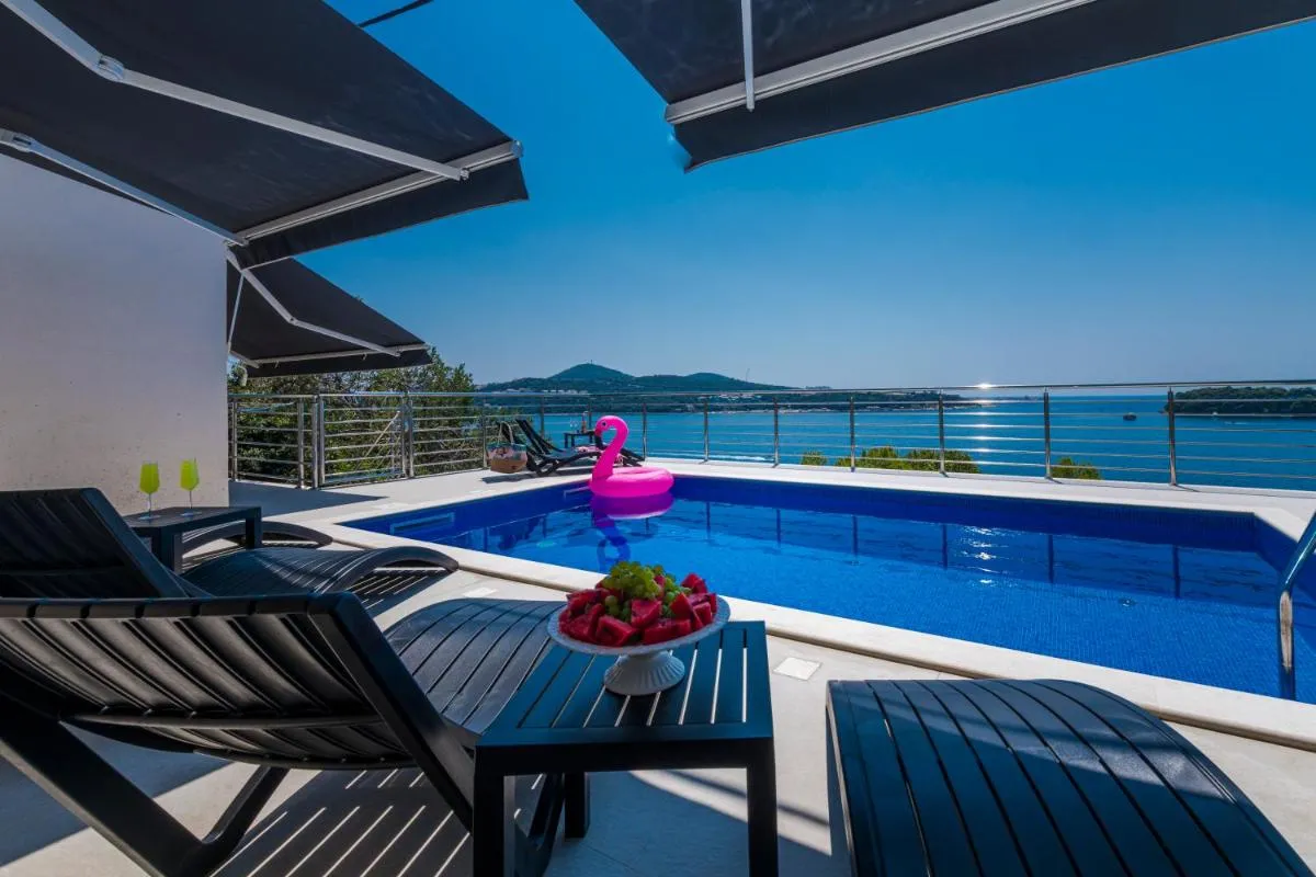 Image 3 of Pool Deck Comfort Apartment