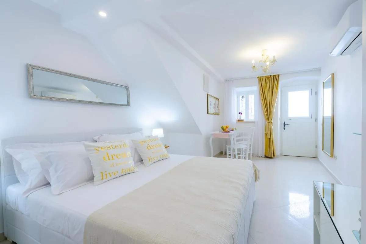 Image 1 of San Lorenzo Deluxe Room with Balcony