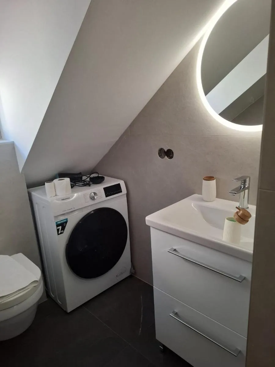 Image 4 of Seaside Loft